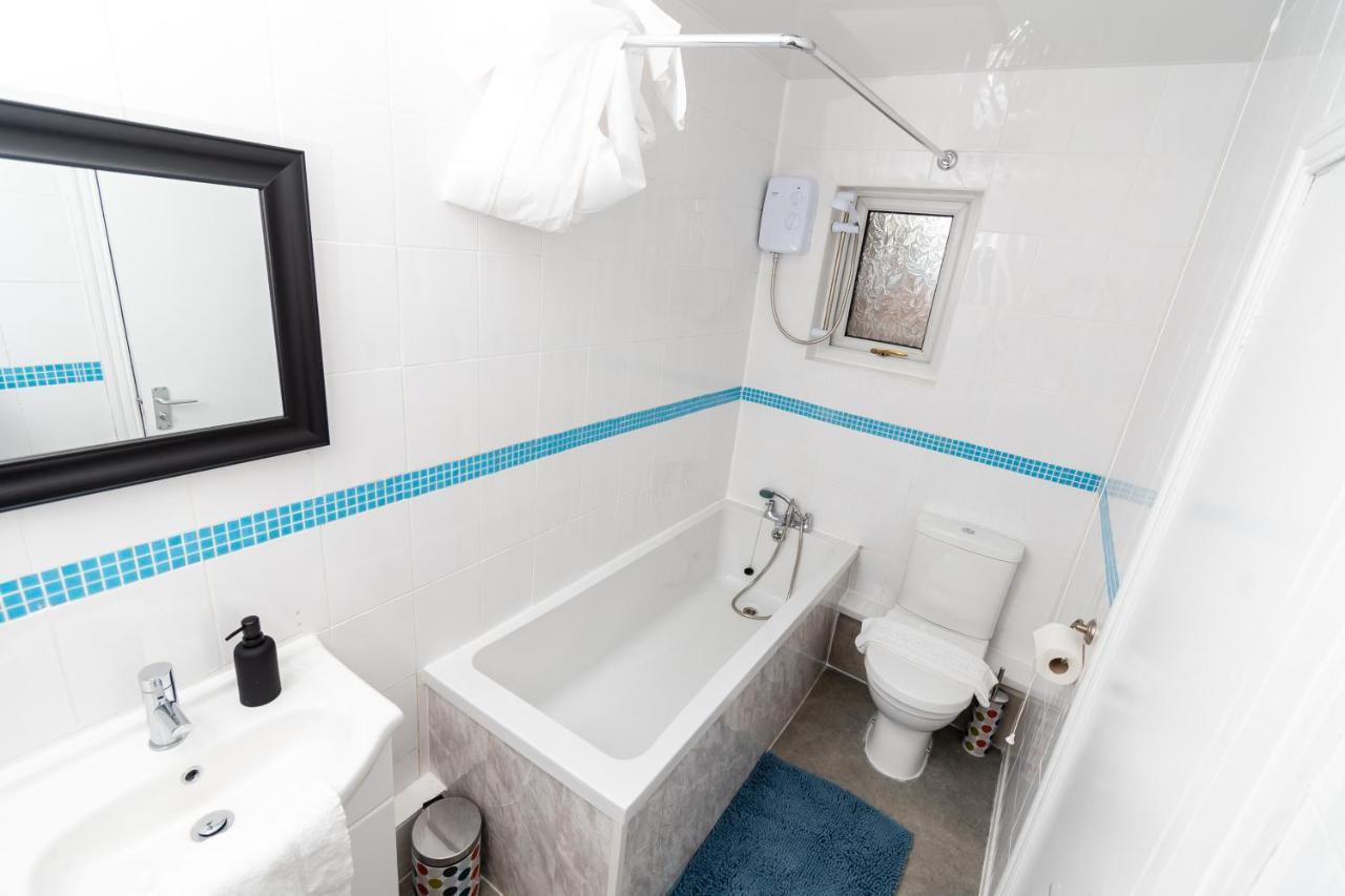Greenbourne - 4 Bedrooms Sleeps 8 Free Parking Гейтсхед Экстерьер фото