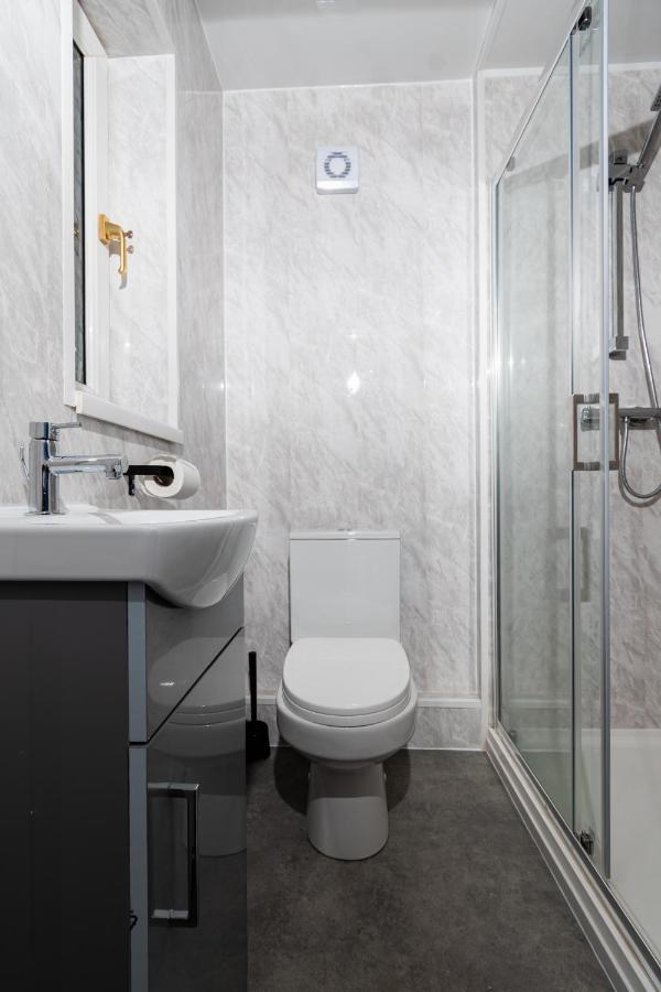 Greenbourne - 4 Bedrooms Sleeps 8 Free Parking Гейтсхед Экстерьер фото