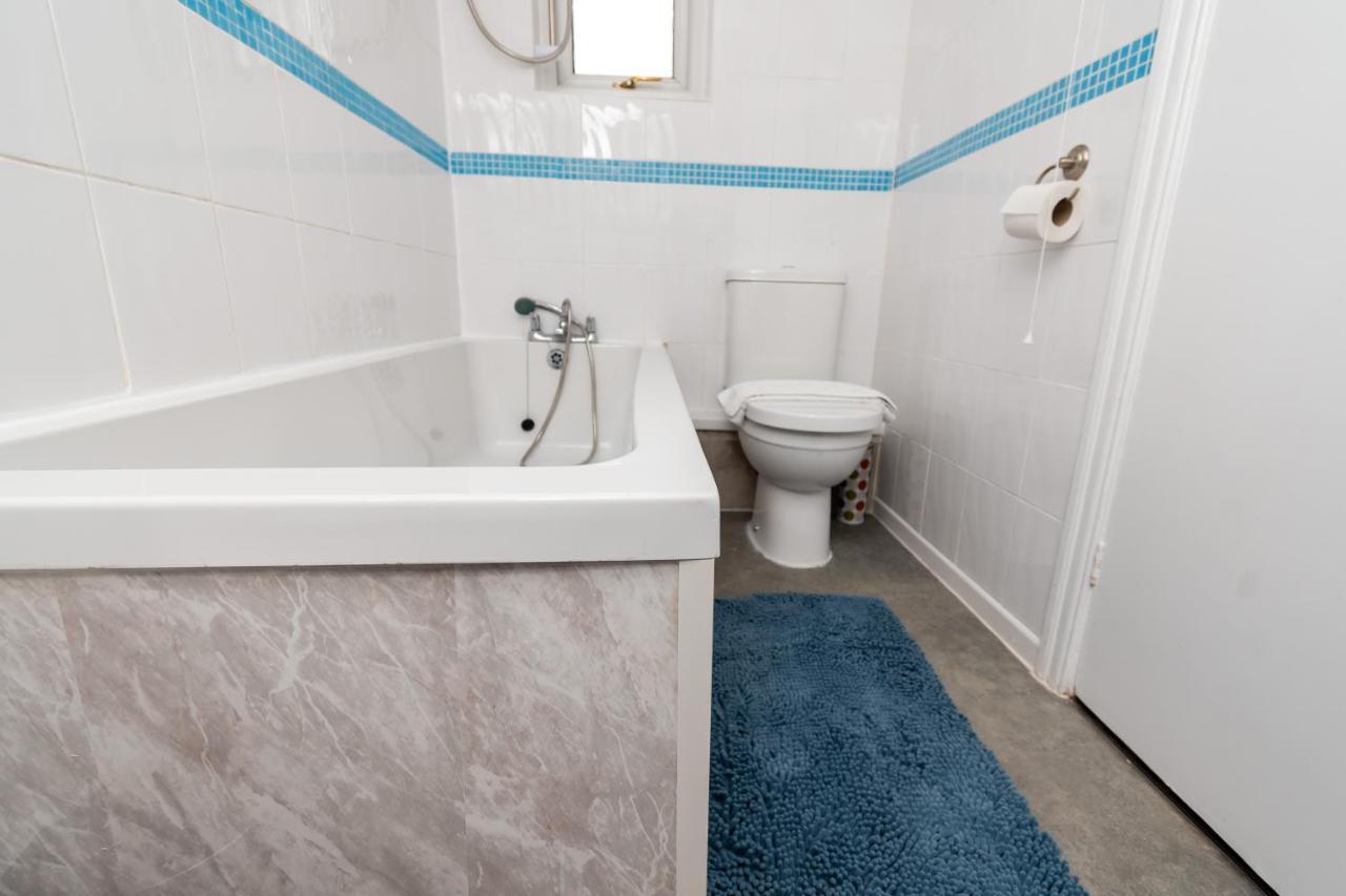Greenbourne - 4 Bedrooms Sleeps 8 Free Parking Гейтсхед Экстерьер фото