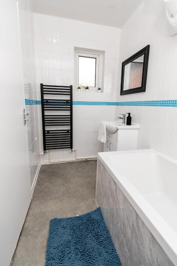 Greenbourne - 4 Bedrooms Sleeps 8 Free Parking Гейтсхед Экстерьер фото
